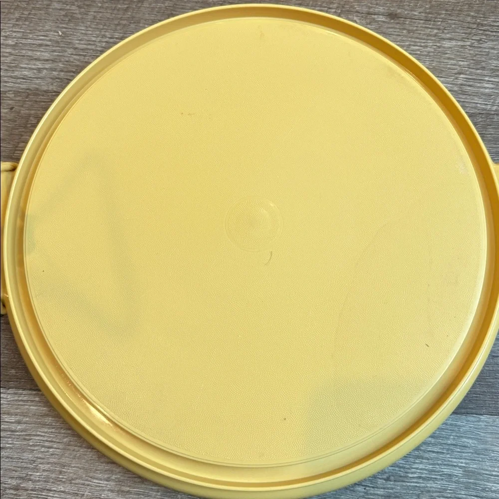 Vintage Tupperware Cake Taker Harvest Gold Base and Handle & Lid